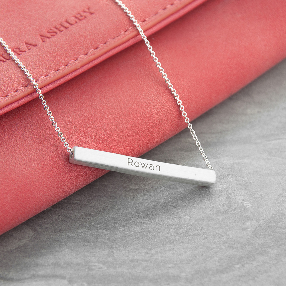 Silver horizontal outlet bar necklace