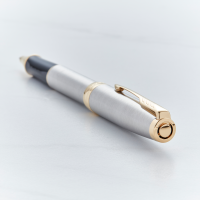  Parker Sonnet Stainless Steel Gold Trim Rollerball Pen