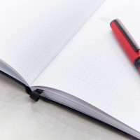 Hugo Boss Set Ballpoint Red Pen & Red A5 Notebook